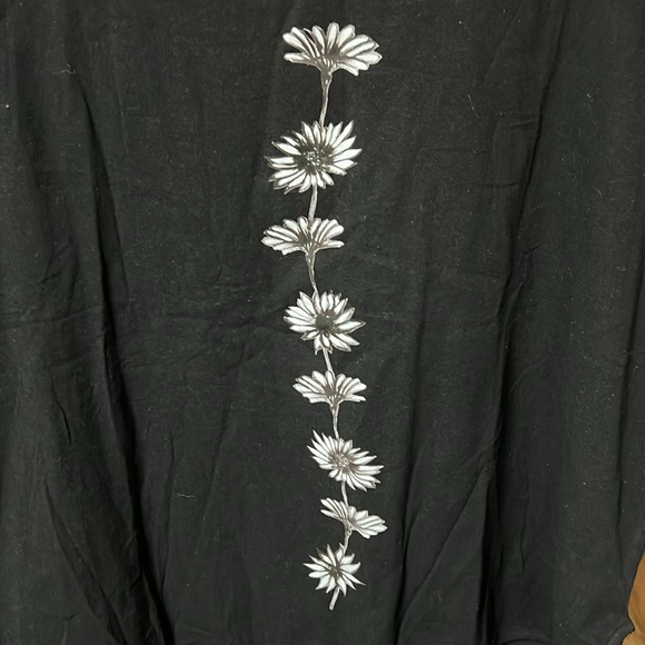 Black and White Muscle Tee with Rounded Neckline and Embellished Design - Picture 3 of 4